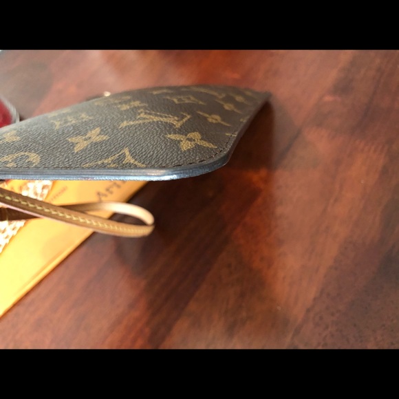 Authentic Louis Vuitton Neverfull Pouch Crossbody - Picture 6 of 12